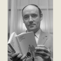 Morris Desmond